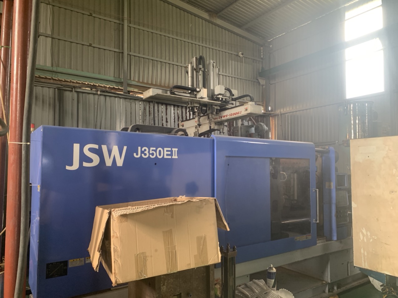 Robotic injection molding machine 4.jpg